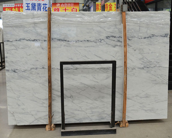 Transparent tiny wavy grain white marble slab